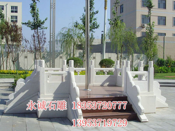 升旗台栏杆.jpg